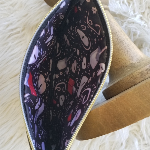 Makeup Bag - Picture 2 of 3